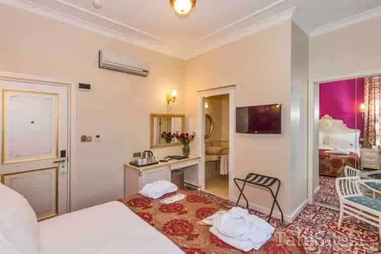 By Murat Crown Hotel